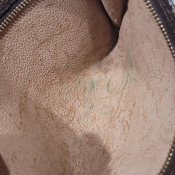 Louis Vuitton Cosmetics Pouch / Pochette - Picture 13 of 16